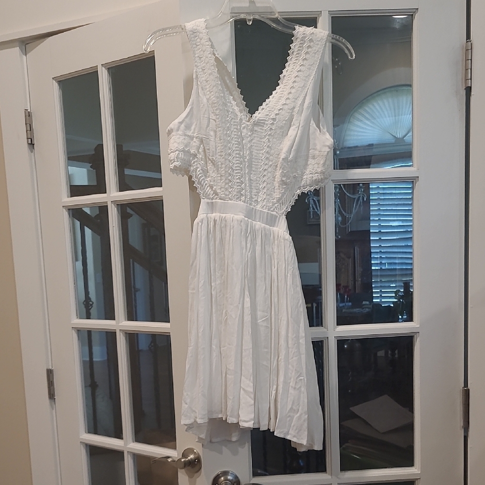 Elegant White Lace Dress